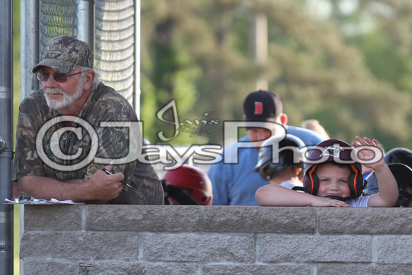 Bomb Squad vs Tigers 6-7 year old (Pitching Machine) 4-27-2015 (©Justin Manning) JWM_0178