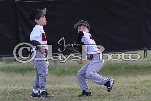 Bomb Squad vs Tigers 6-7 year old (Pitching Machine) 4-27-2015 (©Justin Manning) JWM_0081
