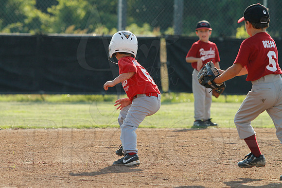Phillies vs. Razorbacks 5-6 year old baseball 6-3-2014 (© Justin Manning) JWM_0043