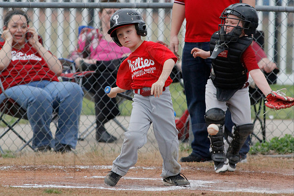 Phillies vs. Razorbacks 5-6 year old baseball 4-3-2014 (© Justin Manning) JWM_0213