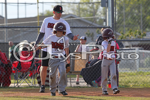 Bomb Squad vs Tigers 6-7 year old (Pitching Machine) 4-27-2015 (©Justin Manning) JWM_0141