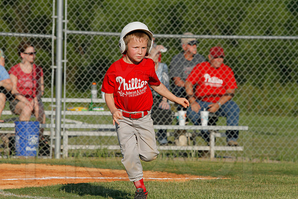 Phillies vs. Razorbacks 5-6 year old baseball 6-3-2014 (© Justin Manning) JWM_0102