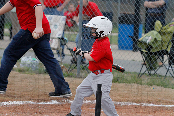 Phillies vs. Razorbacks 5-6 year old baseball 4-3-2014 (© Justin Manning) JWM_0295