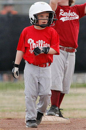 Phillies vs. Razorbacks 5-6 year old baseball 4-3-2014 (© Justin Manning) JWM_0123