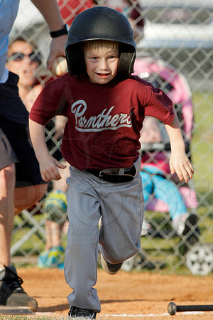 Panthers @ Mets 5-6 year old baseball 4-22-2014 (© Justin Manning) JWM_0064