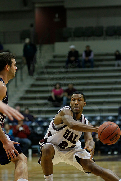 FAU @ UALR 1-24-13 (Justin Manning)0039