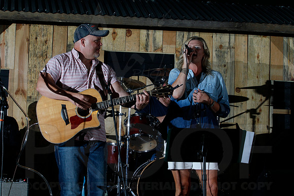 Midnight Hurricanes live at Boogies Bar and Grill 6-14-2014 (© Justin Manning) JWM_0142