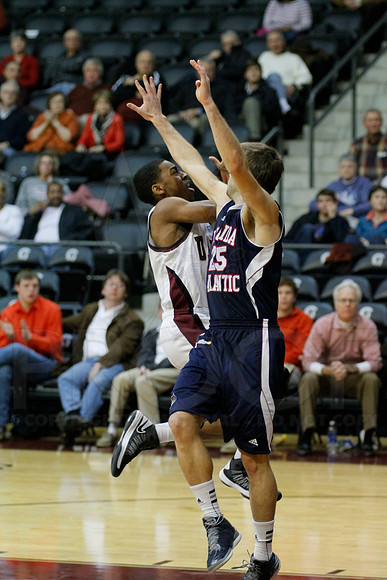 FAU @ UALR 1-24-13 (Justin Manning)0350