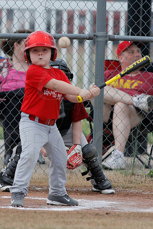 Phillies vs. Razorbacks 5-6 year old baseball 4-3-2014 (© Justin Manning) JWM_0259