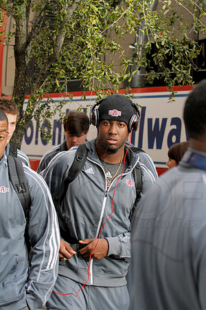 Player welcoming to hotel 1-1-14 (©Justin Manning) (©Justin Manning) JWM_0033