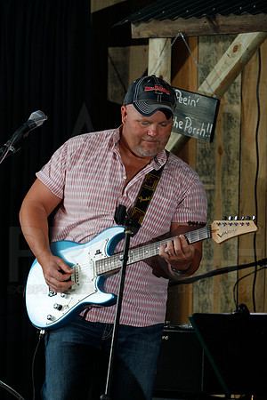 Midnight Hurricanes live at Boogies Bar and Grill 6-14-2014 (© Justin Manning) JWM_0079