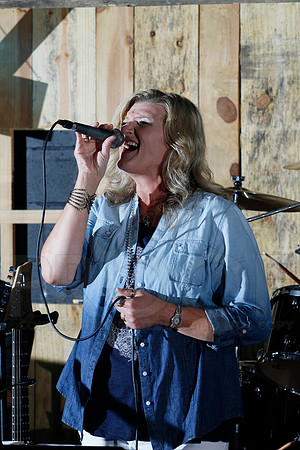 Midnight Hurricanes live at Boogies Bar and Grill 6-14-2014 (© Justin Manning) JWM_0134