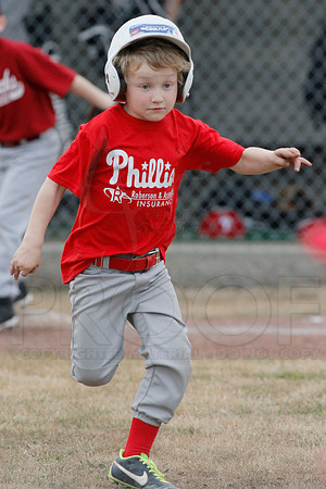 Phillies vs. Razorbacks 5-6 year old baseball 4-3-2014 (© Justin Manning) JWM_0224