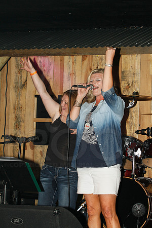 Midnight Hurricanes live at Boogies Bar and Grill 6-15-2014 (© Justin Manning) JWM_0218