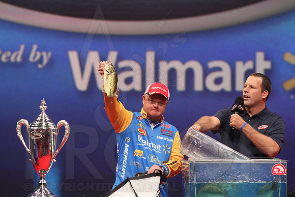FLW Forrest Wood Cup Day final day 8-18-13 (© Justin Manning) JWM0334