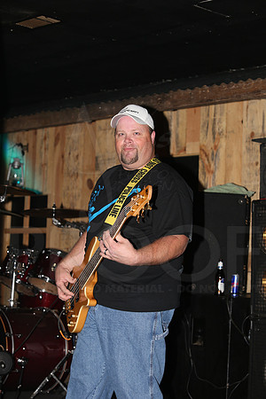 Midnight Hurricanes (Boogies Bar & Grill) 9-13-2014 (©Justin Manning) JWM_145