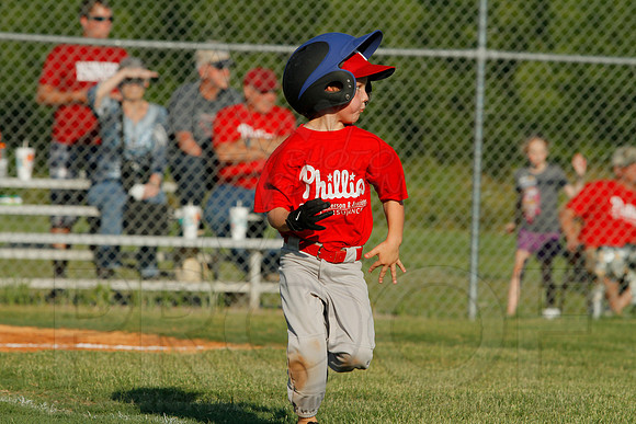 Phillies vs. Razorbacks 5-6 year old baseball 6-3-2014 (© Justin Manning) JWM_0114