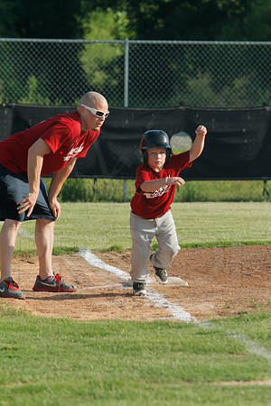Phillies vs. Razorbacks 5-6 year old baseball 6-3-2014 (© Justin Manning) JWM_0015