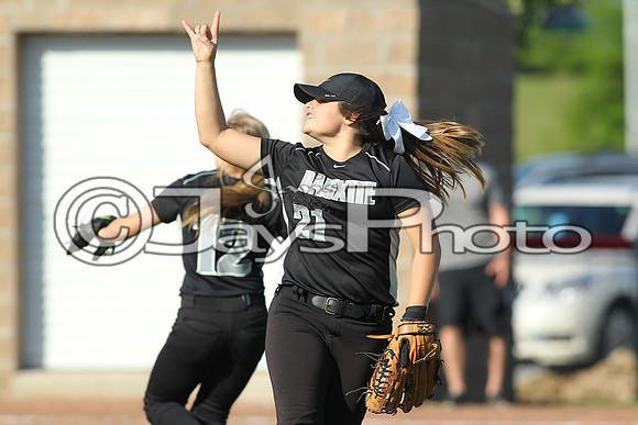 Bauxite @ Harmony Grove softball 4-21-2015 (©Justin Manning) JWM_0372