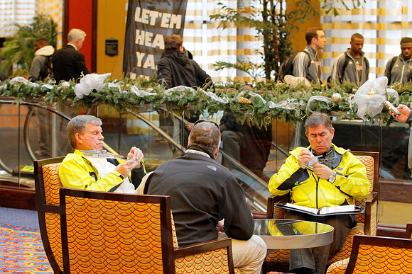 Player welcoming to hotel 1-1-14 (©Justin Manning) (©Justin Manning) JWM_0089