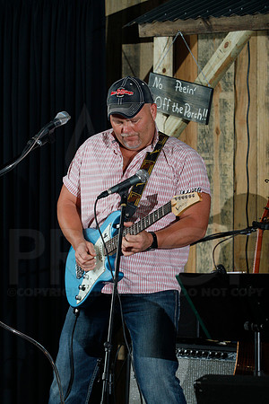 Midnight Hurricanes live at Boogies Bar and Grill 6-14-2014 (© Justin Manning) JWM_0099