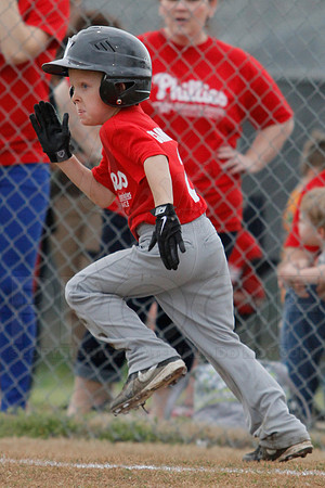 Phillies vs. Razorbacks 5-6 year old baseball 4-3-2014 (© Justin Manning) JWM_0028