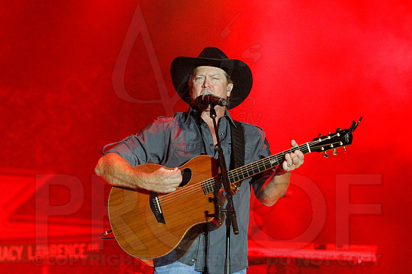 Tracy Lawrence (Brickfest) 6-28-2014 (©Justin Manning) JWM_041