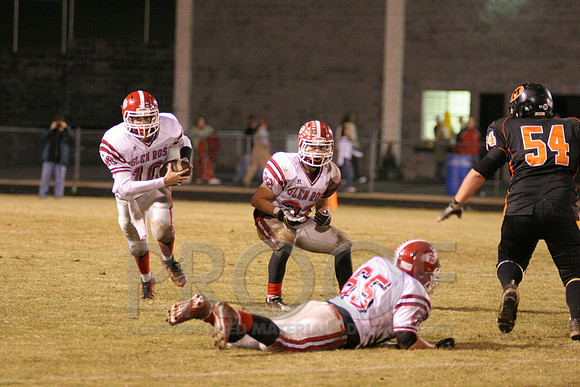 Ethan Holicer on the QB sneak.JPG