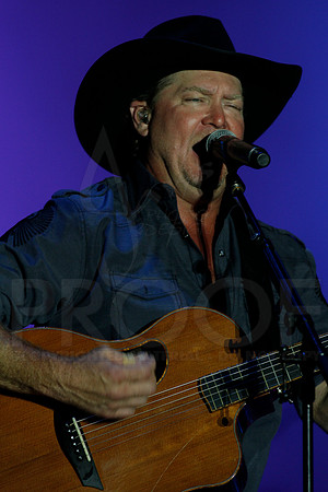 Tracy Lawrence (Brickfest) 6-28-2014 (©Justin Manning) JWM_126
