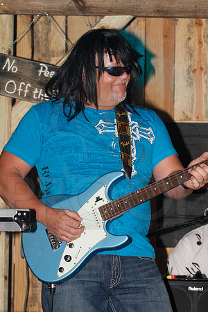 Midnight Hurricanes live at Boogies Bar and Grill 6-15-2014 (© Justin Manning) JWM_0272