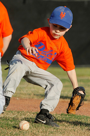 Panthers @ Mets 5-6 year old baseball 4-22-2014 (© Justin Manning) JWM_0022