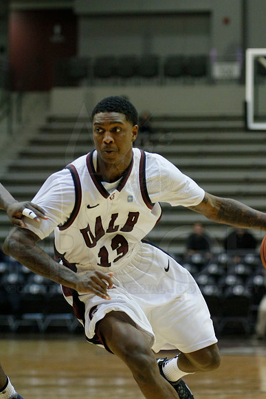 FAU @ UALR 1-24-13 (Justin Manning)0011