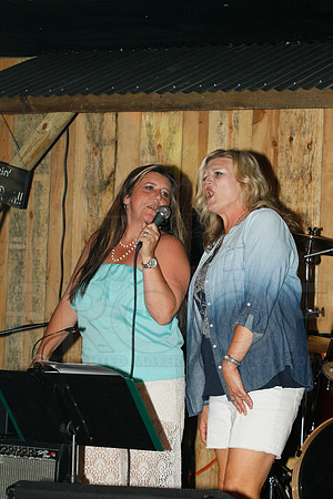 Midnight Hurricanes live at Boogies Bar and Grill 6-15-2014 (© Justin Manning) JWM_0201