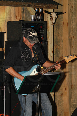 Midnight Hurricanes live at Boogies Bar and Grill 6-15-2014 (© Justin Manning) JWM_0197