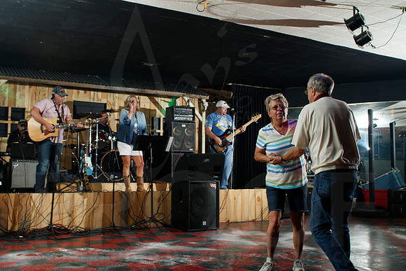 Midnight Hurricanes live at Boogies Bar and Grill 6-14-2014 (© Justin Manning) JWM_0071