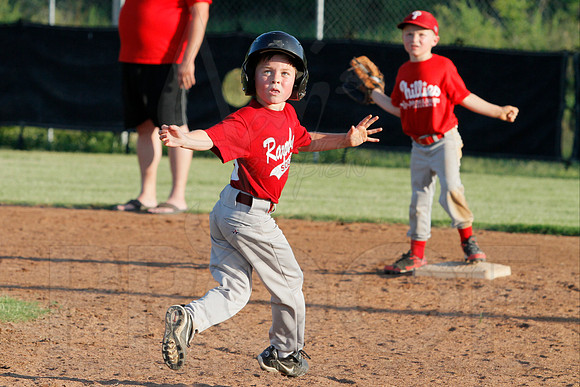 Phillies vs. Razorbacks 5-6 year old baseball 6-3-2014 (© Justin Manning) JWM_0220