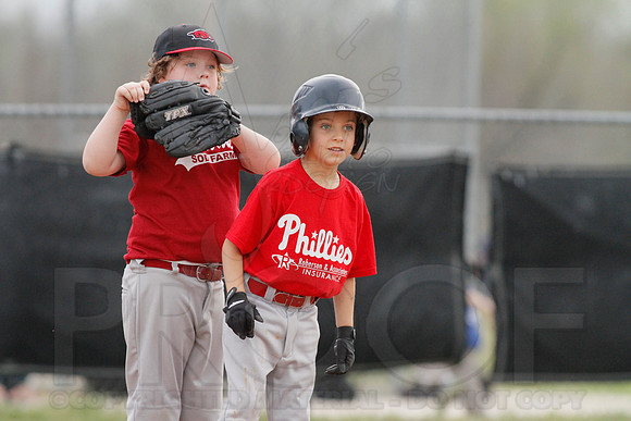 Phillies vs. Razorbacks 5-6 year old baseball 4-3-2014 (© Justin Manning) JWM_0159