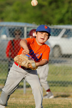 Panthers @ Mets 5-6 year old baseball 4-22-2014 (© Justin Manning) JWM_0146