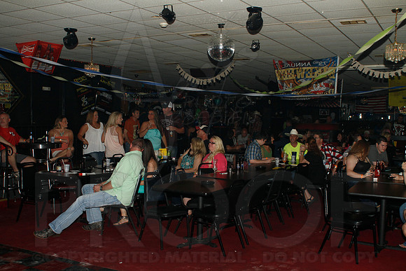 Midnight Hurricanes live at Boogies Bar and Grill 6-15-2014 (© Justin Manning) JWM_0241