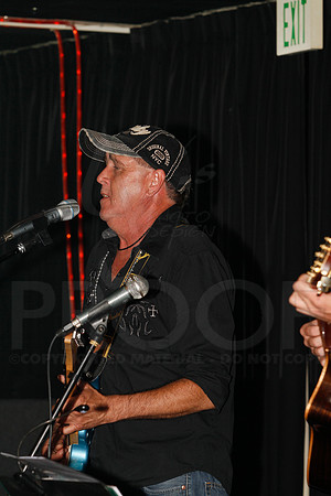 Midnight Hurricanes live at Boogies Bar and Grill 6-14-2014 (© Justin Manning) JWM_0175