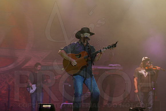 Tracy Lawrence (Brickfest) 6-28-2014 (©Justin Manning) JWM_086