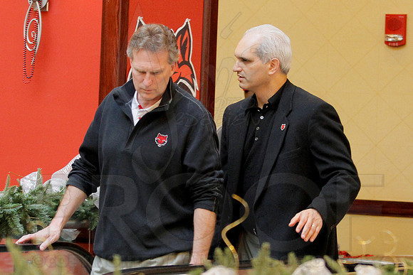 Player welcoming to hotel 1-1-14 (©Justin Manning) (©Justin Manning) JWM_0070