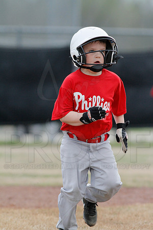 Phillies vs. Razorbacks 5-6 year old baseball 4-3-2014 (© Justin Manning) JWM_0146