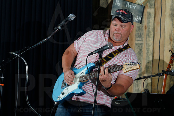 Midnight Hurricanes live at Boogies Bar and Grill 6-14-2014 (© Justin Manning) JWM_0101