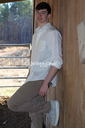Brayden Lyons senior pictures 12-23-19_0007