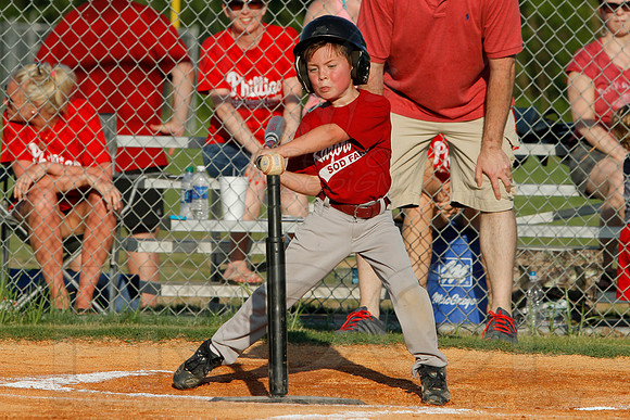 Phillies vs. Razorbacks 5-6 year old baseball 6-3-2014 (© Justin Manning) JWM_0167
