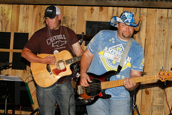 Midnight Hurricanes live at Boogies Bar and Grill 6-14-2014 (© Justin Manning) JWM_0170