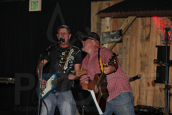 Midnight Hurricanes (Boogies Bar & Grill) 9-13-2014 (©Justin Manning) JWM_072