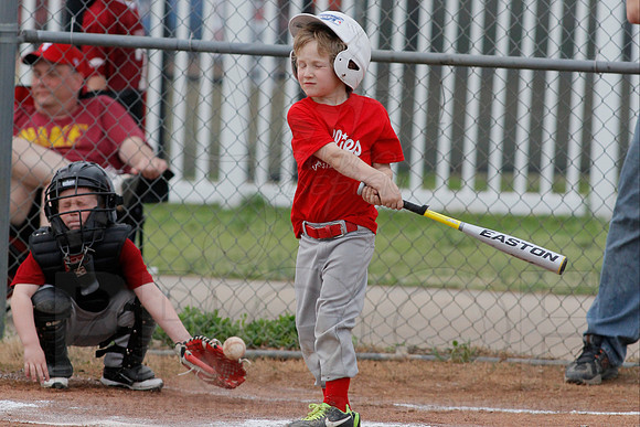 Phillies vs. Razorbacks 5-6 year old baseball 4-3-2014 (© Justin Manning) JWM_0193