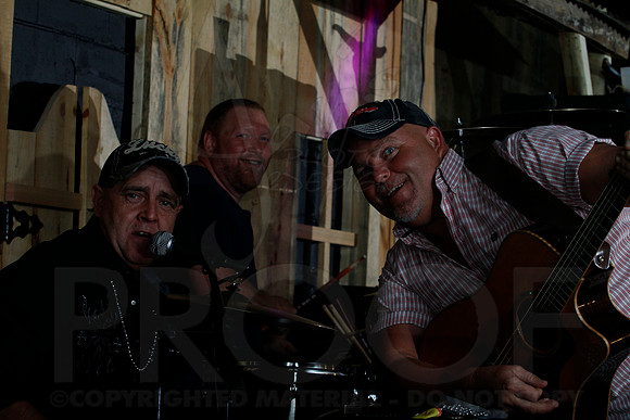 Midnight Hurricanes live at Boogies Bar and Grill 6-14-2014 (© Justin Manning) JWM_0066